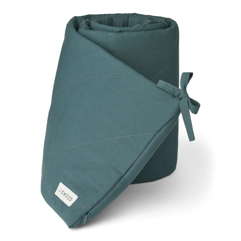 Protector de borde de cama Liewood Benedicte LW18175 azul ballena 7130