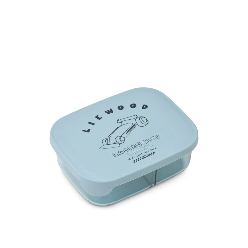 Liewood_Lunchbox_Arthur_Tritan_Race_Cars_Beach_Blue_LW20635_2817