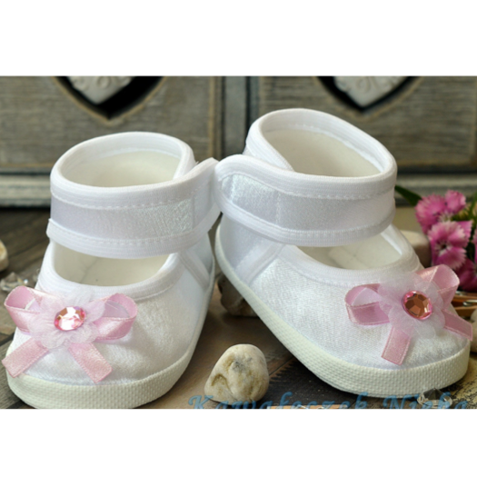 Beyaz satenden yapılmış vaftiz ayakkabısı Angie