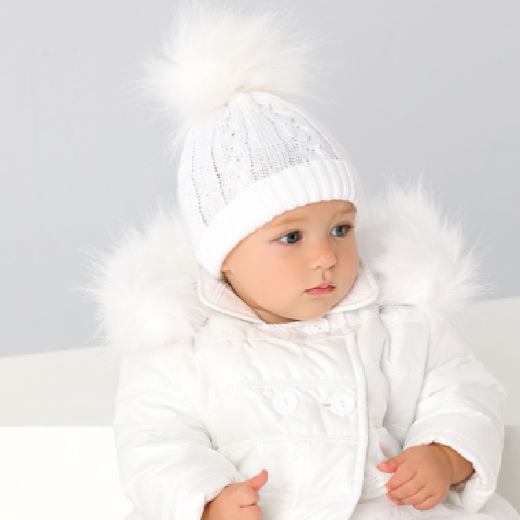 Hat with faux fur pompom white