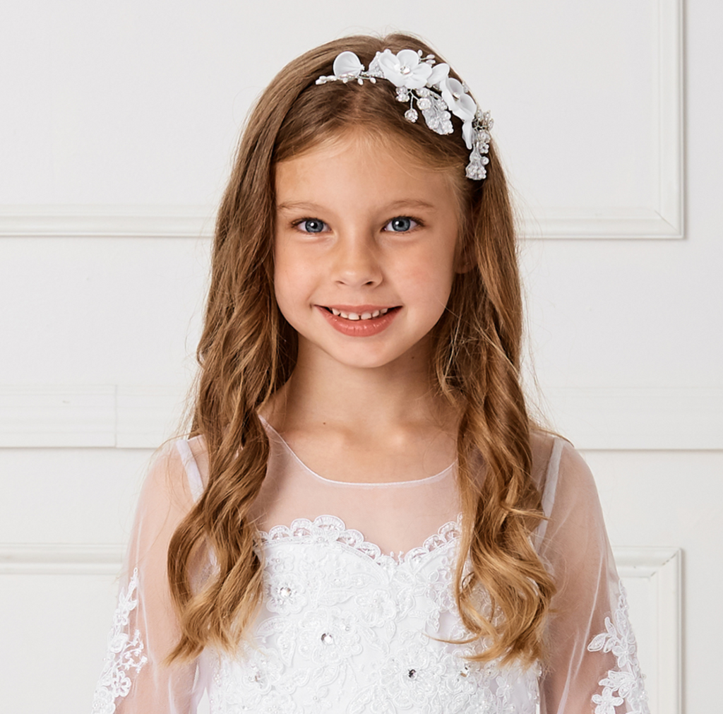 Lexy hair accessories in white or off-white